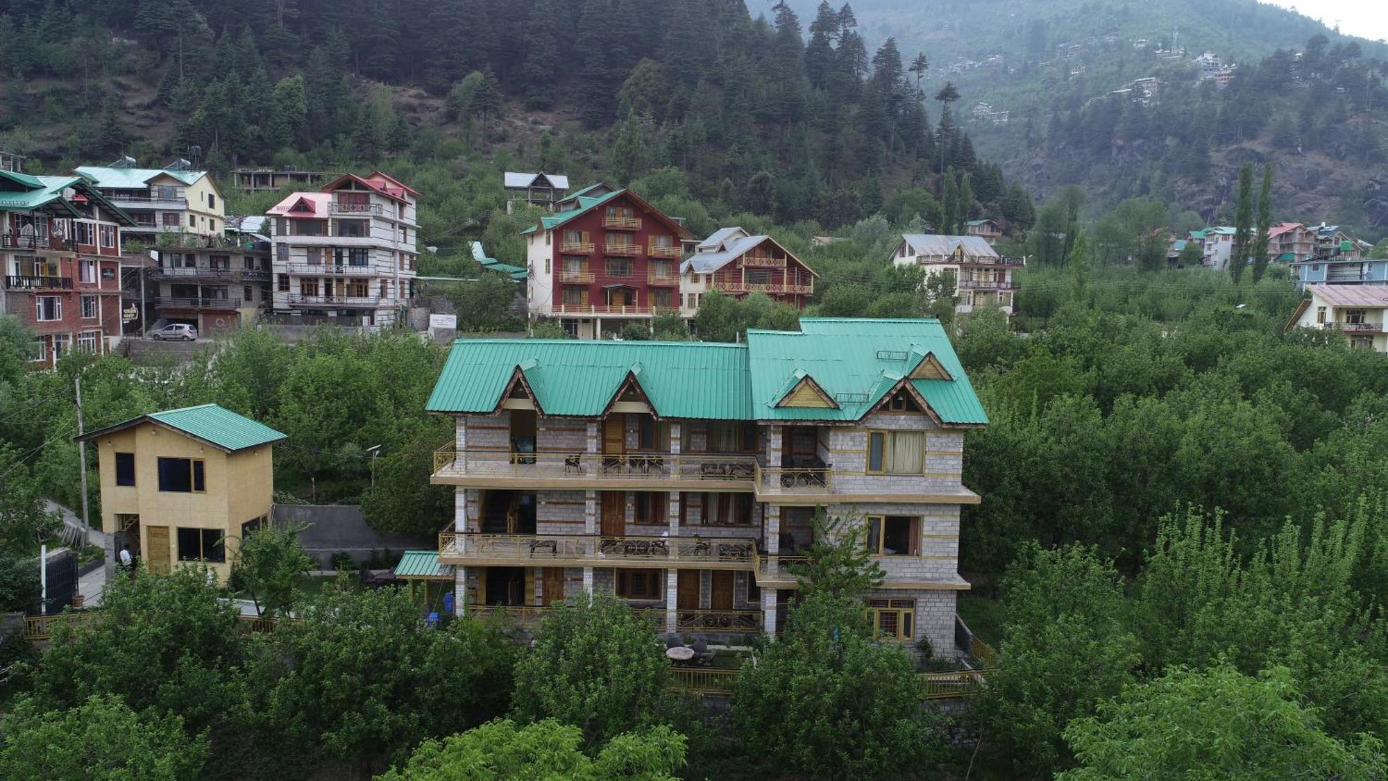 Gezellig Inn - Golden Apple - Manali (Himachal Pradesh) — Photos 1